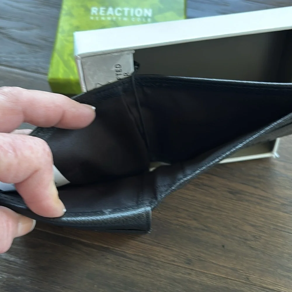 Reaction Kenneth Cole Genuine Leather Bi-fold/ wallet/card/bill/ID holder,slim
